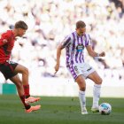 Lachuer da un pase ante el Mirandés en Zorrilla.