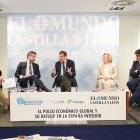 Pablo Lago, César Pontvianne, Carlos Fernández Carriedo, Olga Fernández y Manuel Rubio, en un momento del Club de Prensa de El Mundo de Castilla y León.