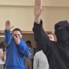 Grupo de jóvenes que han realizado cánticos fascistas en los pasillos de la Universidad