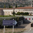 Carpas montadas a las afueras del Monasterio de Santa María de Retuerta que acogerá la boda de Stella del Carmen Banderas