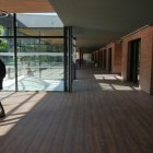 Una persona pasea por una de las estancias remodeladas del cementerio de Las Contiendas de Valladolid.