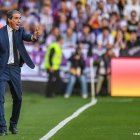 Almada en la banda durante el Real Valladolid-Sporting