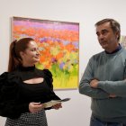 La diputada y el artista durante la inauguración
