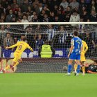 Latasa marca de penalti el 0-1 que ponía en ventaja a los blanquivioleta ante el Deportivo.