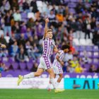 Delgado, aspirante a suplir a Marcos André, celebra su gol al Sporting.