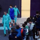 Guillermo Almada, técnico del Real Valladolid, sale a los Anexos en el entrenamiento del jueves.