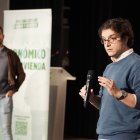 José María Figaredo en primer plano y atrás, Carlos Hernández Quero