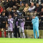 Almada se lleva la mano a la cabeza durante el partido de Copa del Rey.