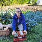 Elena tiene su huerto en Villanueva Matamala