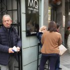 Cola en el restaurante Martín Quiroga para reservar mesa.