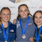 La vallisoletana Iziar Martínez, oro, flanqueada por Julia Chanourdie y Zala Mlakar .