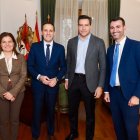 Conrado Íscar,mantiene una reunión de trabajo con los presidentes de los cinco Grupos de Acción Local (GAL), el eurodiputado Raúl de la Hoz y la directora general de Industria , Cristina Frías.