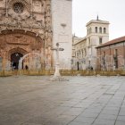 Preparativos de las luces de Navidad.