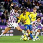 Juric mete la pierna en el partido ante Las Palmas.