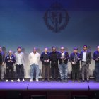 Gala del Real Valladolid con insignias a los socios más veteranos.