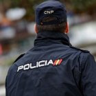 Un agente de Policía Nacional
