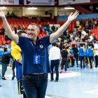 David Pisonero saluda a la grada sonriente tras el último triunfo ante Granollers.