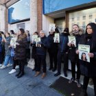 Concentración frente a los juzgados de familiares y amigos exigiendo justicia para Esther López