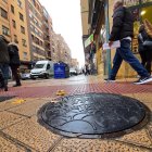 Alcantarilla de Stranger Things en la plaza de la Circular