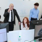 Carnero con algunos trabajadores de Pricewaterhouse en Valladolid.