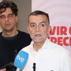 El coordinador federal de Izquierda Unida, Antonio Maíllo y el candidato a la Presidencia de IU, Juan Gascón