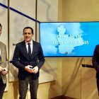 El presidente de la Diputación de Valladolid, Conrado Íscar, junto con los diputados provinciales, David Esteban y David de la Viuda, presentan el nuevo Portal de Transparencia de la institución provincial.