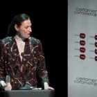 Marta Ruiz de Viñaspre recoge su galardón en la clausura del certamen.