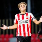 Robin Van Duiven celebra un gol con el PSV.