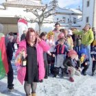 Miembros de la Comisión de Festejos de Villamanín celebran el premio del Gordo de Navidad