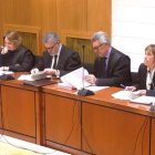 El primero por la izquierda, el Fiscal Anticorrupción, Tomás Herranz, durante la exposición de su informe final en el juicio de la 'trama eólica'