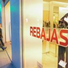 Primer día de las rebajas de invierno en Valladolid