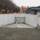 Entrada al parking de la plaza de la Solidaridad en el barrio de La Victoria.