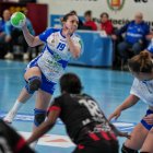 Naroa Baquedano lanza ante Lanzarote en Huerta del Rey.