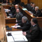 El abogado de Alberto Esgueva, tercero por la derecha, en pleno informe durante la sesión del juicio por la 'trama eólica' celebrada este martes en la Audiencia de Valladolid.