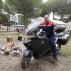 Juan Carlos, primer motorista que ha llegado a la concentración