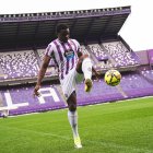 Noah Ohio en su presentación oficial con el Real Valladolid.