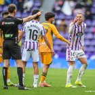 Alejo protesta al árbitro tras su expulsión.