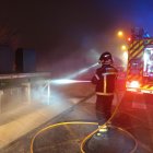 Un bombero de la Diputación de Valladolid durante una intervención.