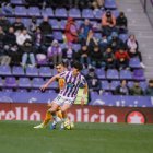 Maroto con el balón, ante un cada vez más despoblado Zorrilla.