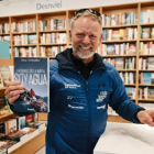 Antonio de la Rosa con su libro 'Soy agua'