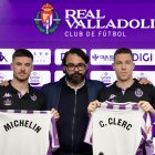 Orta, con  Michelin y Clerc en su presentación como nuevos jugadores del Real Valladolid.