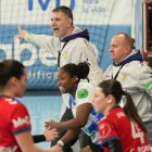 Salva Puig dando instrucciones durante el duelo copero ante Porriño.