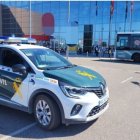 Guardia Civil frente a Río Shopping.