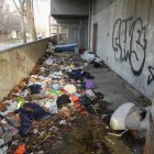 Basura acumulada en la parte de atrás del antiguo Mercado Central de San Isidro.