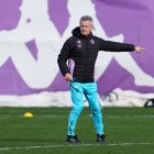 Fran Escribá, en su primer entrenamiento con el Real Valladolid.