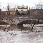 Casas y calles afectadas por la crecida del río Duero