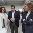 Alfonso Fernández Mañueco y María Pardo durante la visita a la empresa Technoform.