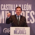 El candidato a la reelección a la Presidencia de la Junta de Castilla y León, Alfonso Fernández Mañueco, visita Benavente
