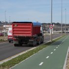 Tramo prácticamente acondicionado de la VA-20 junto a la glorieta Bibendum.
