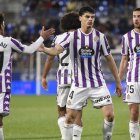 David Torres, Tomeo y Ponceau celebran el gol de Peter en la primera vuelta al Huesca.